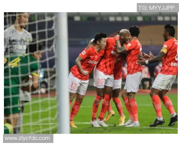 广州足球队实力之争引发热议球迷观点碰撞激烈讨论